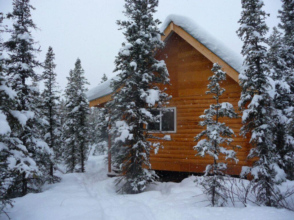 Stay in one of the cabins near Tolovana Hot Springs. Photo by: Alaskiwi Adventure