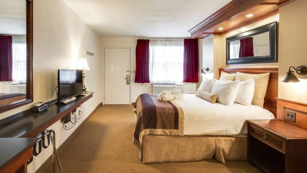 Hotel rooms at Twin Peaks Lodge & Hot Springs