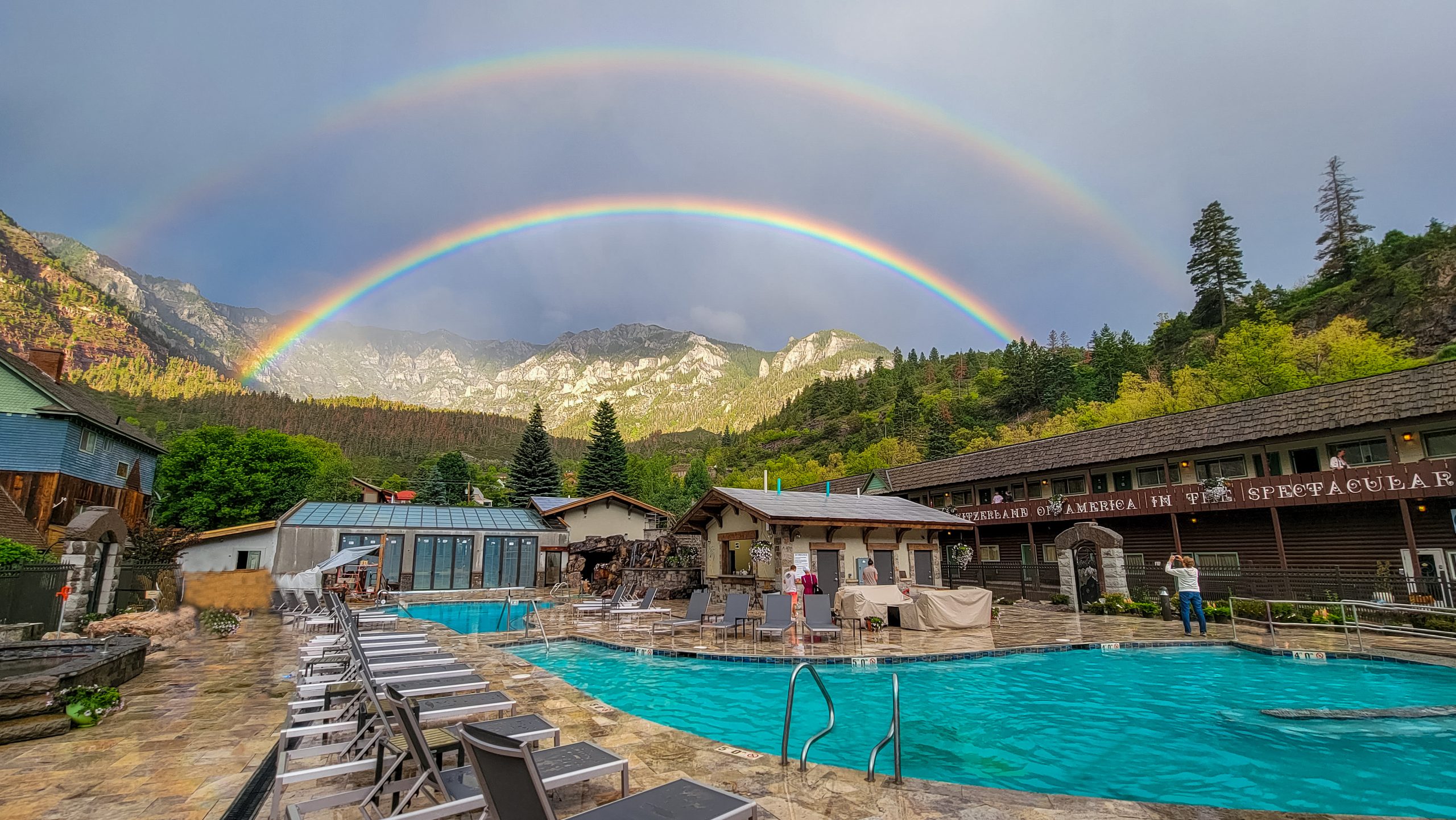 Twin Peaks Lodge & Hot Springs – Outray, CO