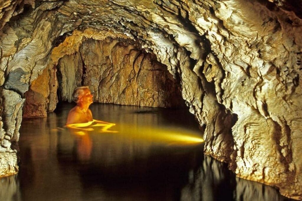 These Hidden Spa Caves In Colorado Look Amazing